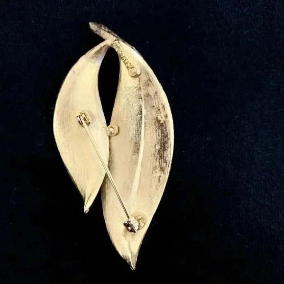 1960’s Sarah Coventry Pearlized Perfection white and gold leaf Brooch Pin - Picture 2 of 6